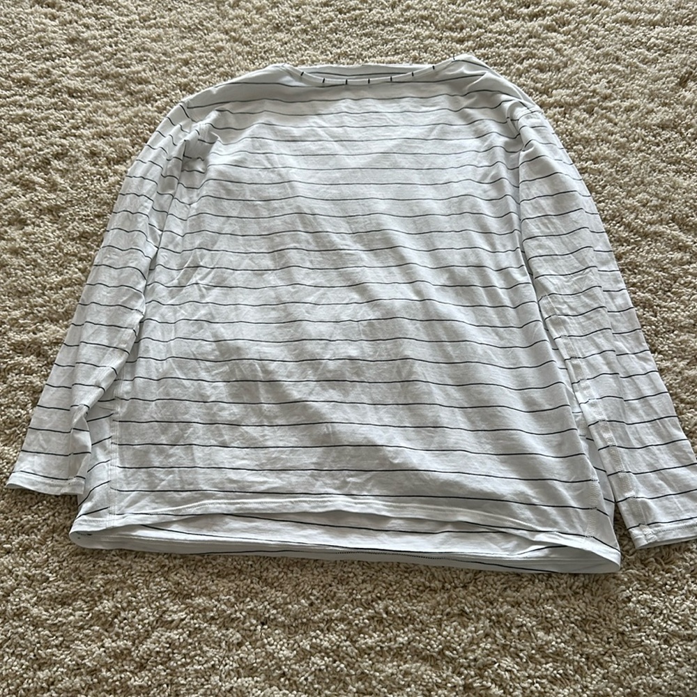 Lululemon black and white striped long sleeve shirt loose fit size 4